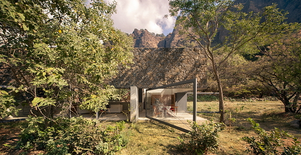 Casa Meztitla by EDAA, nature and building in symbiosis